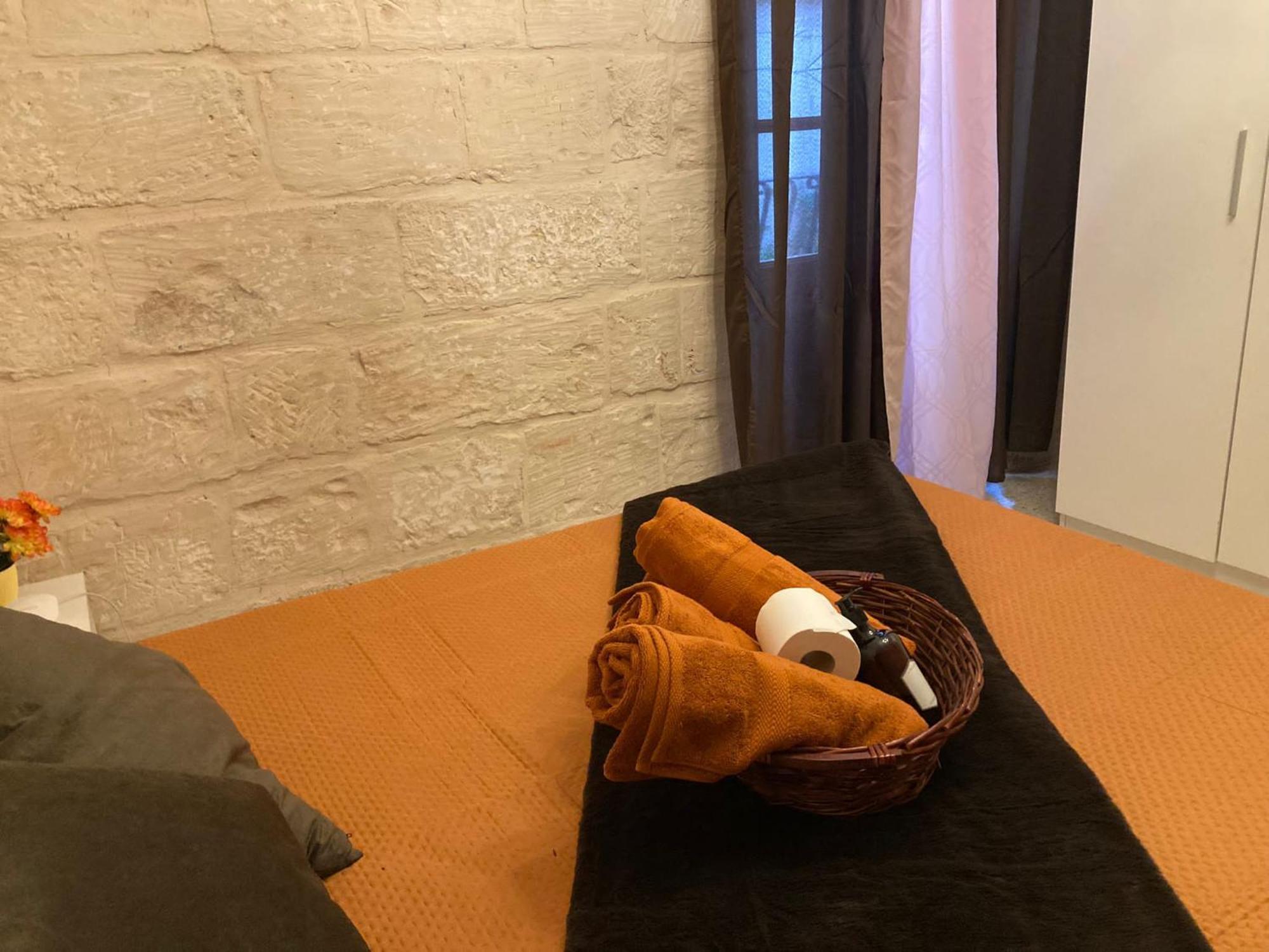 Charming Central Townhouse In Sliema Steps From Promenade And Sliema Ferry Apartment Bagian luar foto