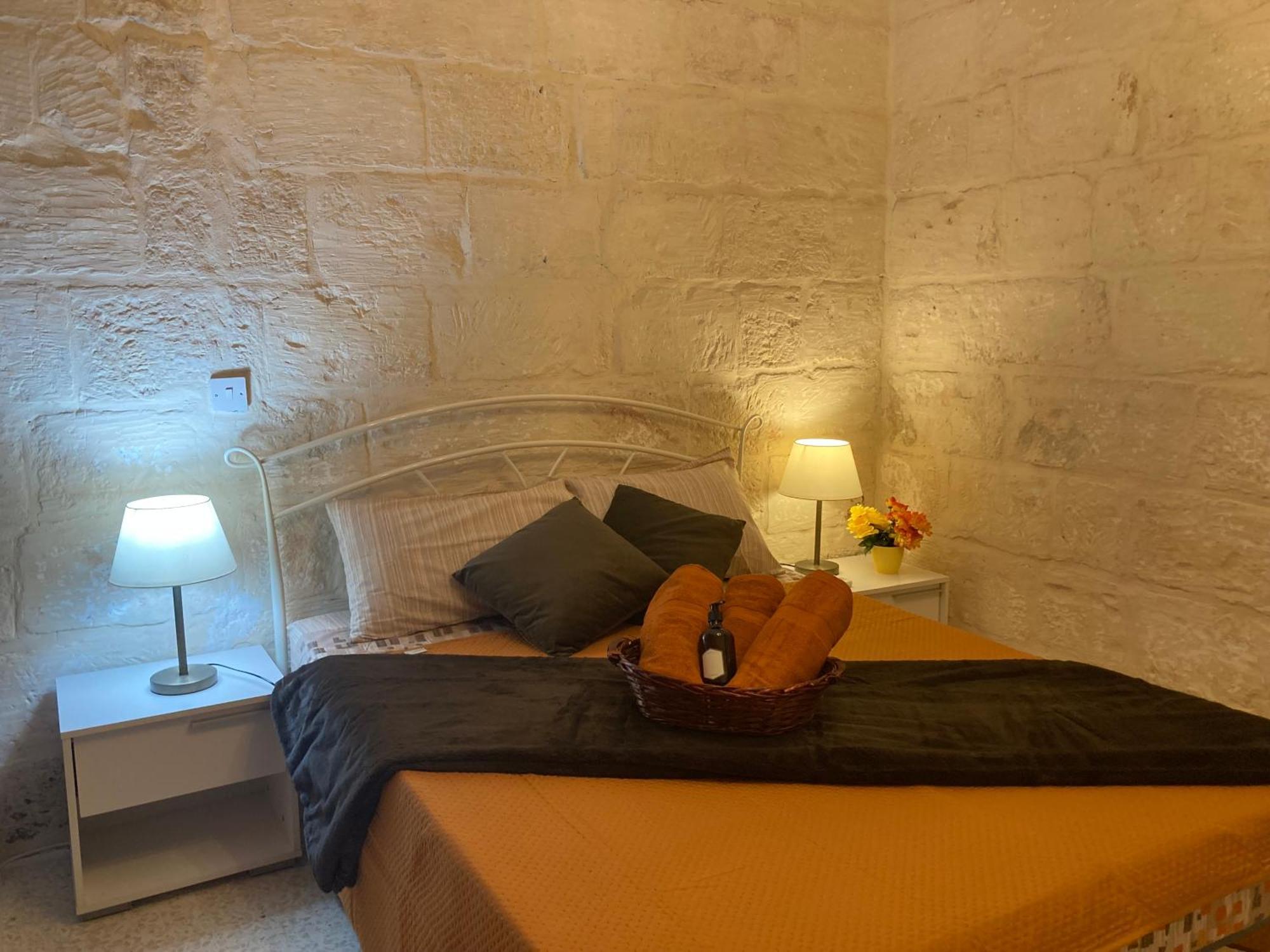 Charming Central Townhouse In Sliema Steps From Promenade And Sliema Ferry Apartment Bagian luar foto