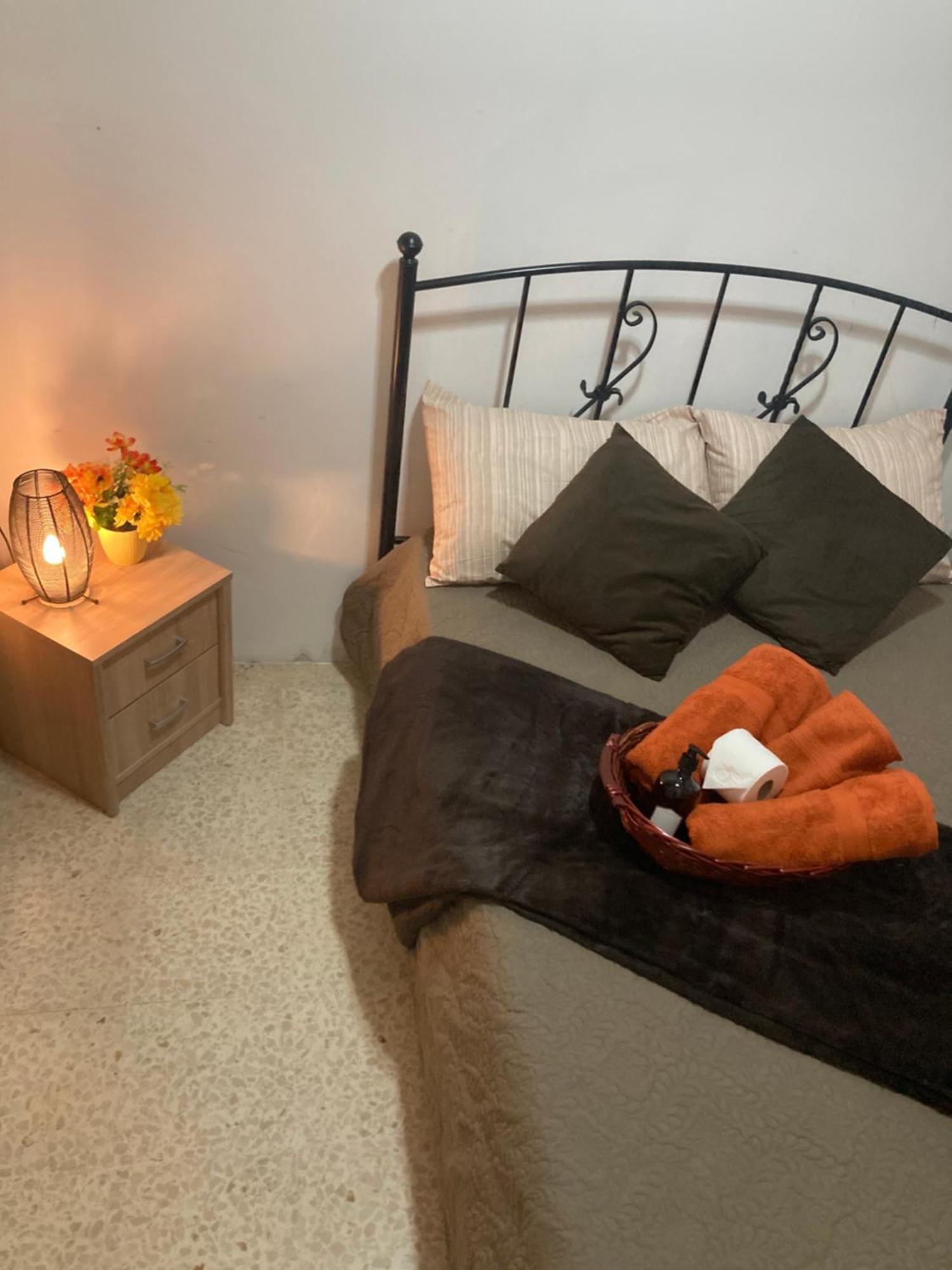 Charming Central Townhouse In Sliema Steps From Promenade And Sliema Ferry Apartment Bagian luar foto
